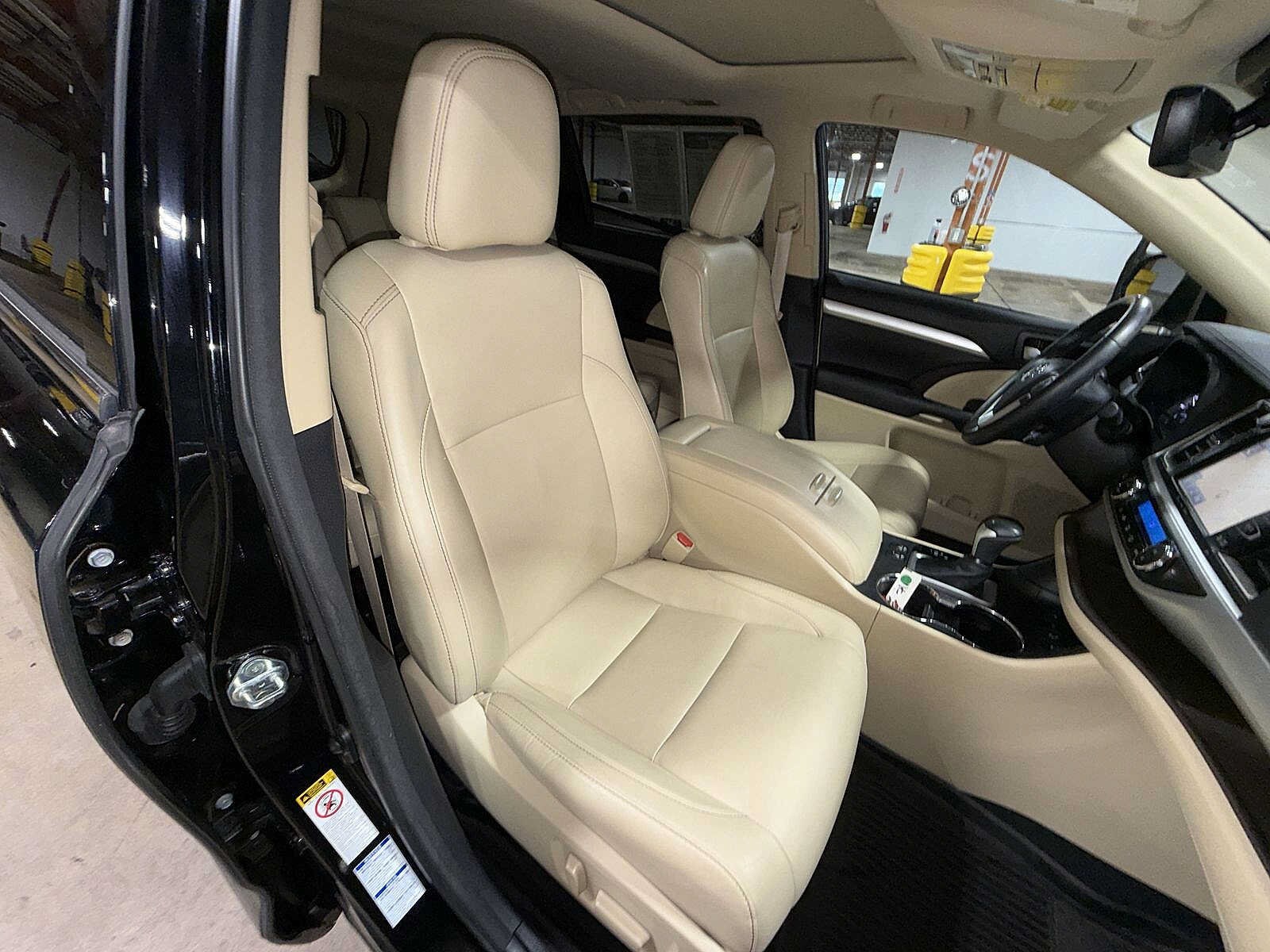 Thumbnail: 2017 Toyota Highlander - 16