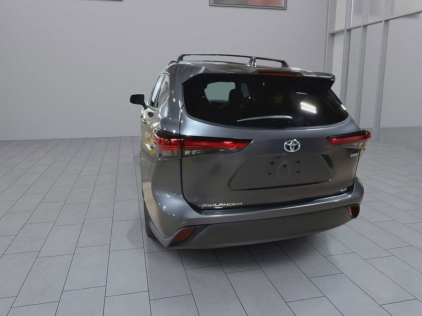 Thumbnail: 2023 Toyota Highlander - 7