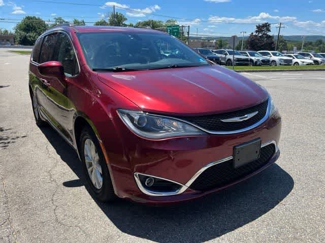 Thumbnail: 2017 Chrysler Pacifica - 3