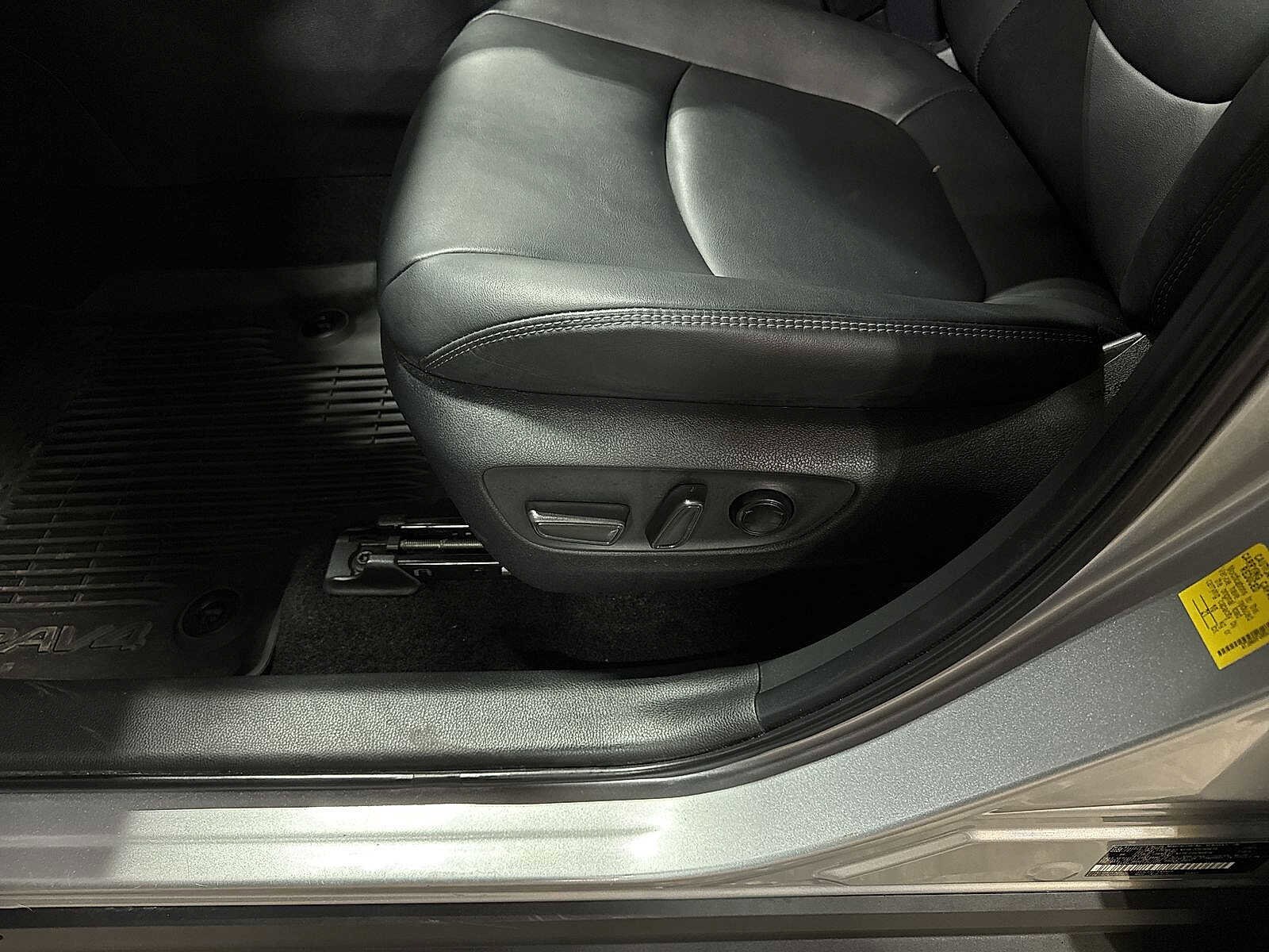 Thumbnail: 2025 Toyota RAV4 - 23