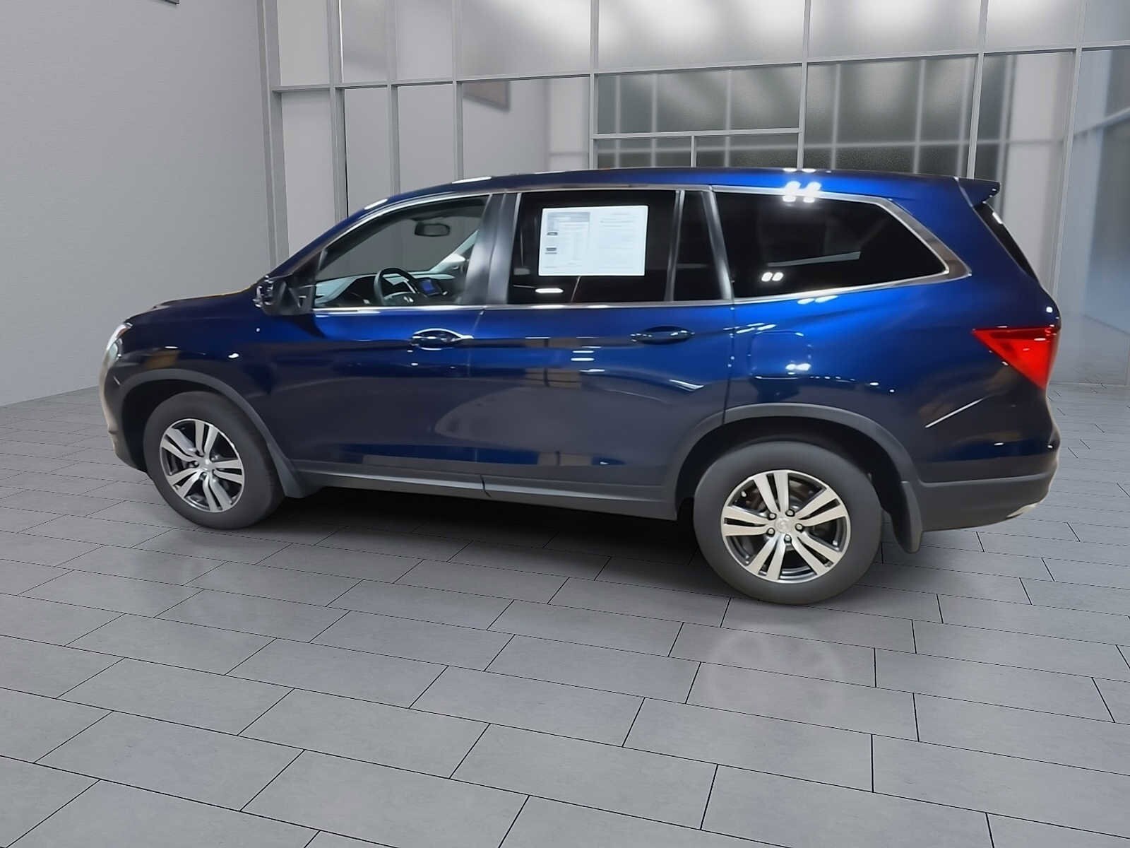 Thumbnail: 2017 Honda Pilot - 7
