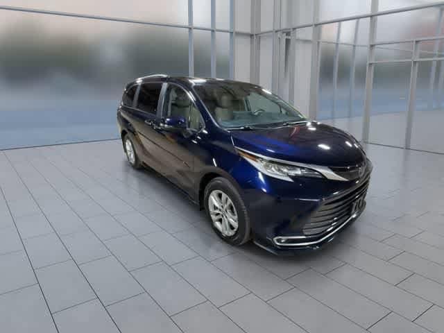 Thumbnail: 2023 Toyota Sienna - 2