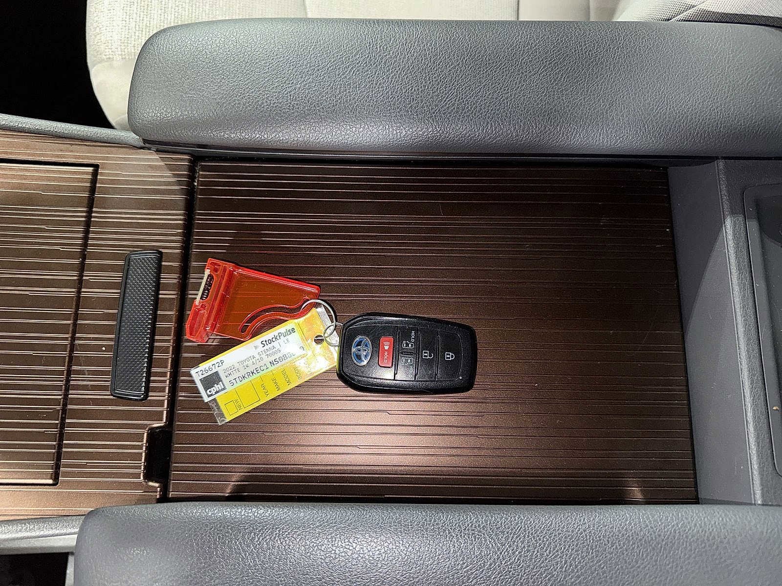Thumbnail: 2022 Toyota Sienna - 33