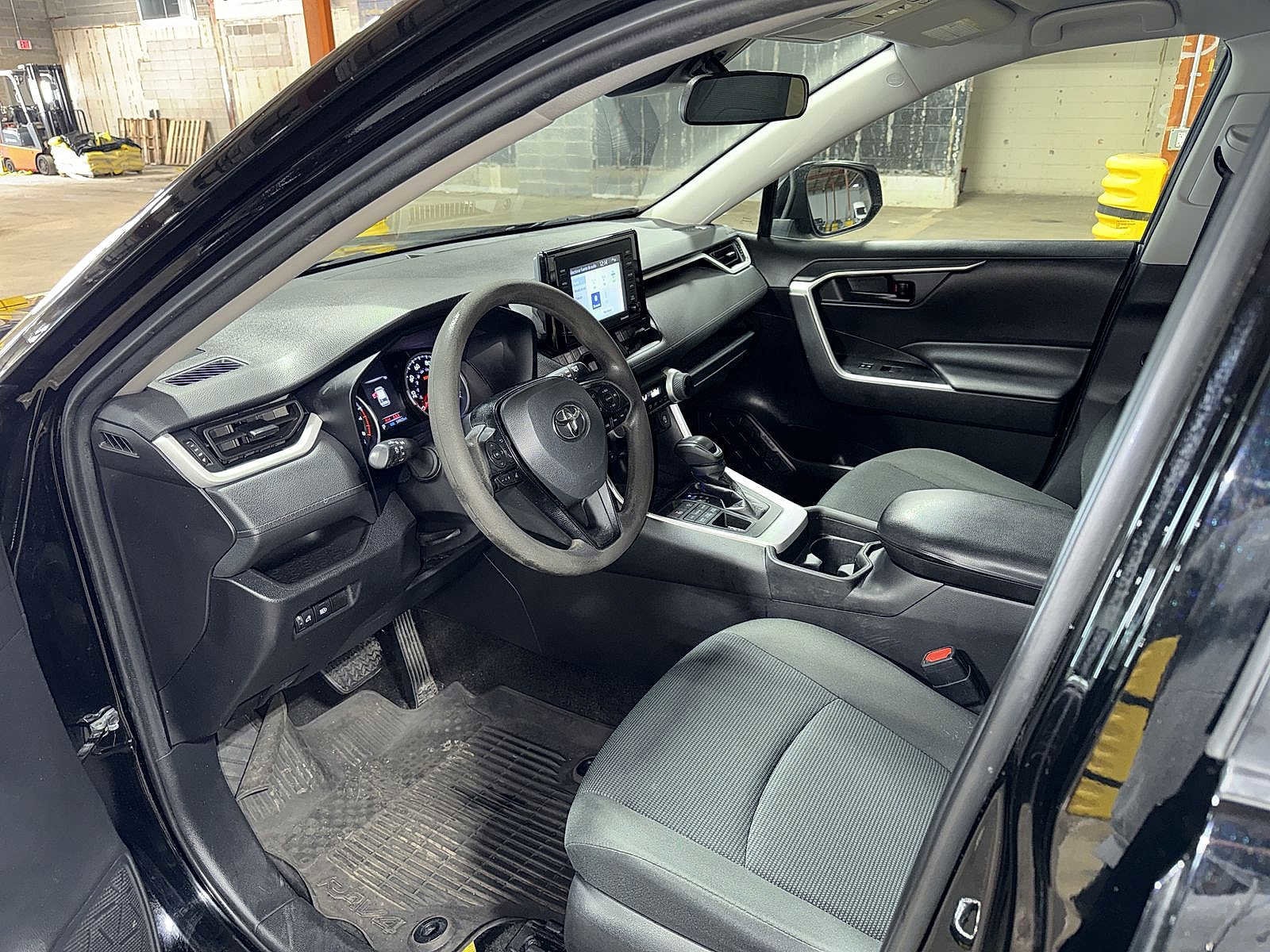 Thumbnail: 2021 Toyota RAV4 - 27