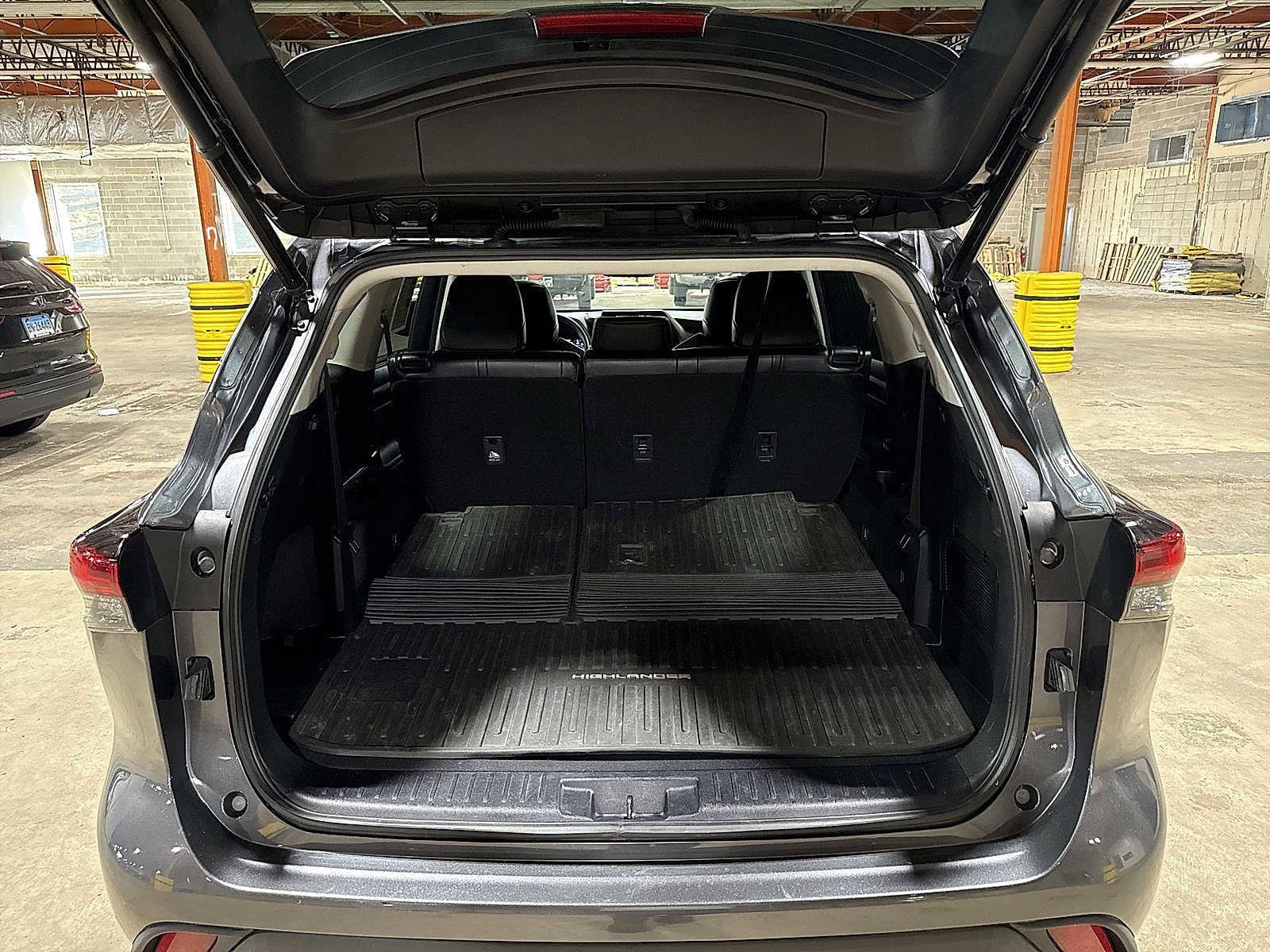 Thumbnail: 2022 Toyota Highlander - 11