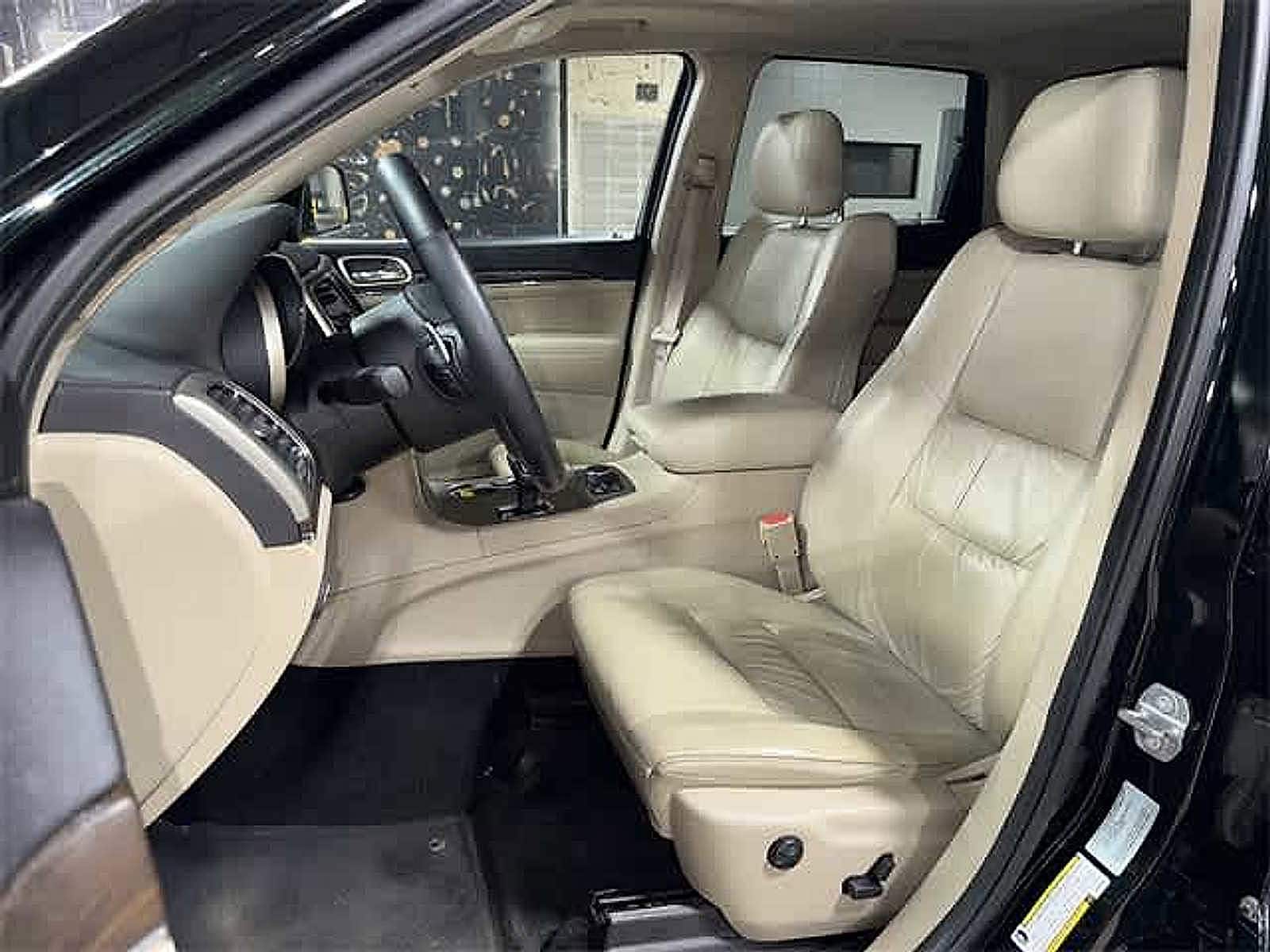 Thumbnail: 2015 Jeep Grand Cherokee - 25