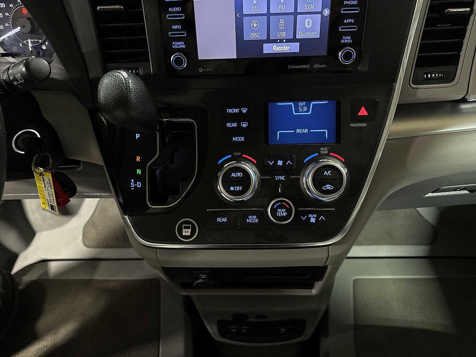 Thumbnail: 2018 Toyota Sienna - 22