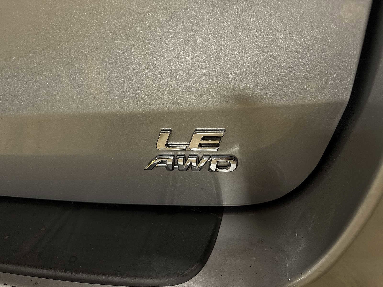 Thumbnail: 2014 Toyota Sienna - 26