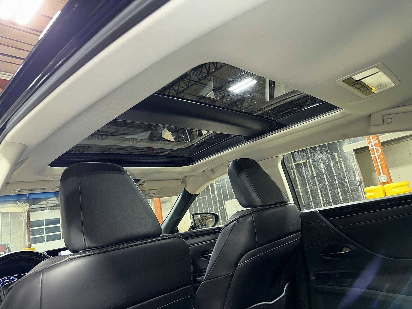 Thumbnail: 2019 Lexus ES - 24