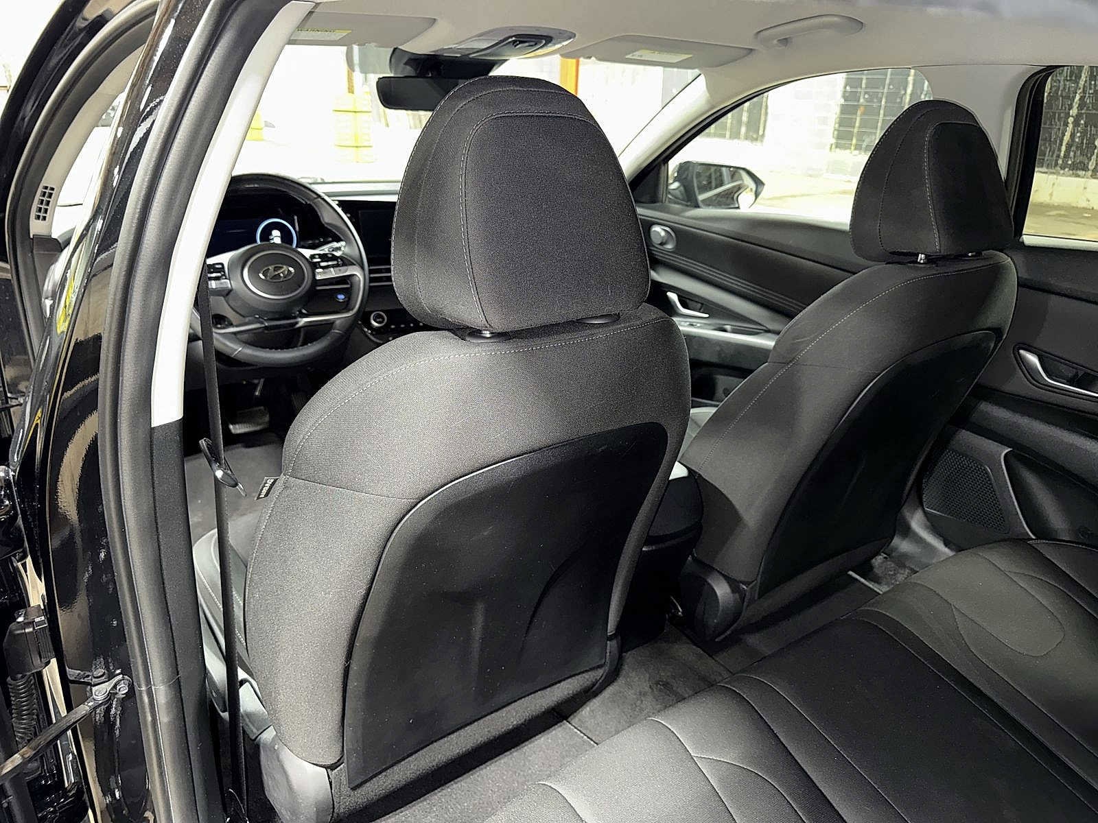 Thumbnail: 2022 Hyundai Elantra - 24