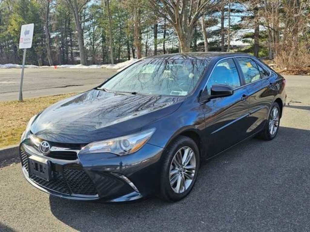 Used 2017 Toyota Camry SE Sedan