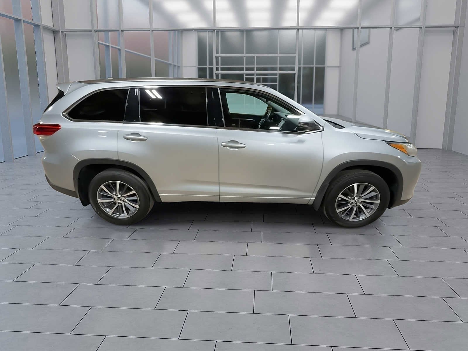 Thumbnail: 2018 Toyota Highlander - 9
