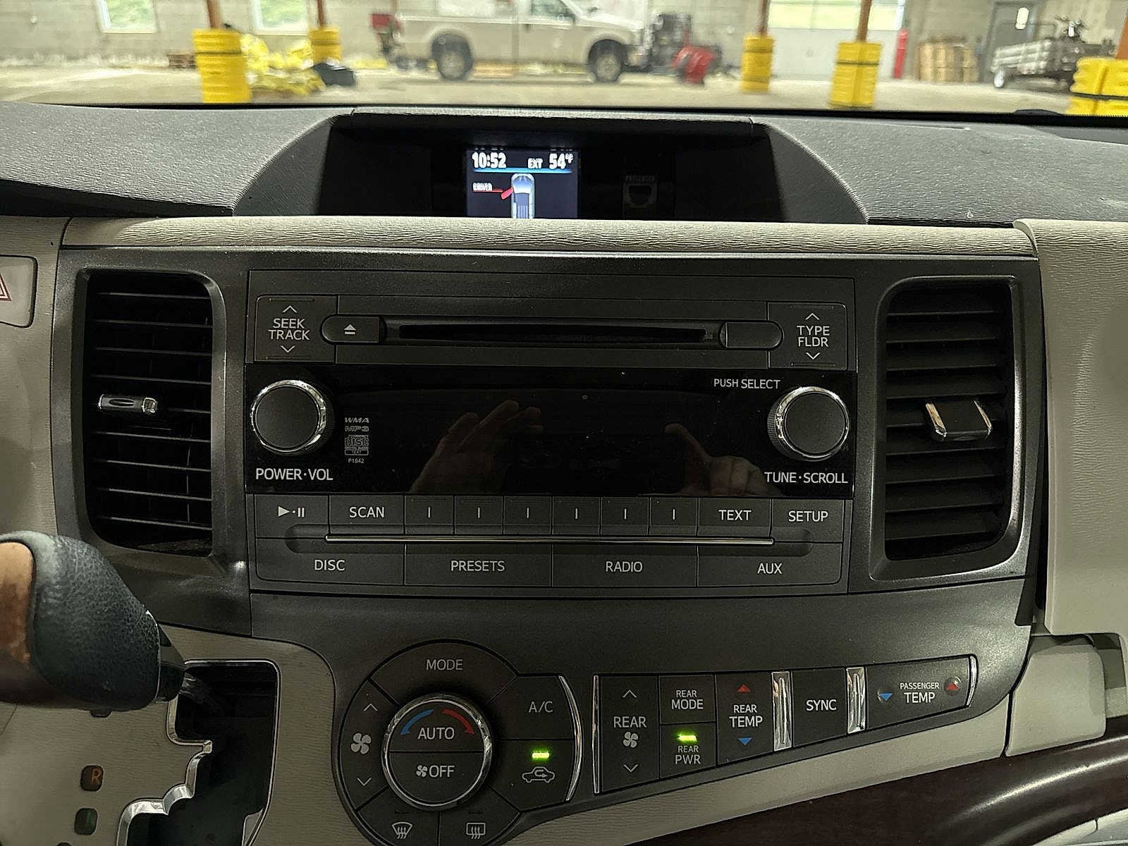 Thumbnail: 2011 Toyota Sienna - 20