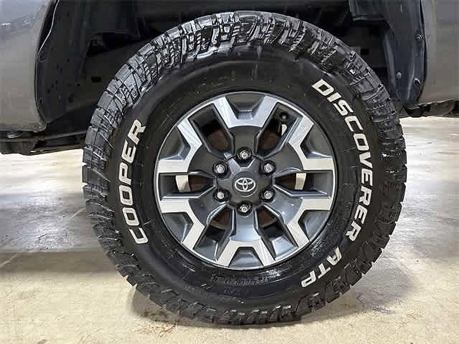 Thumbnail: 2011 Toyota Tacoma - 16