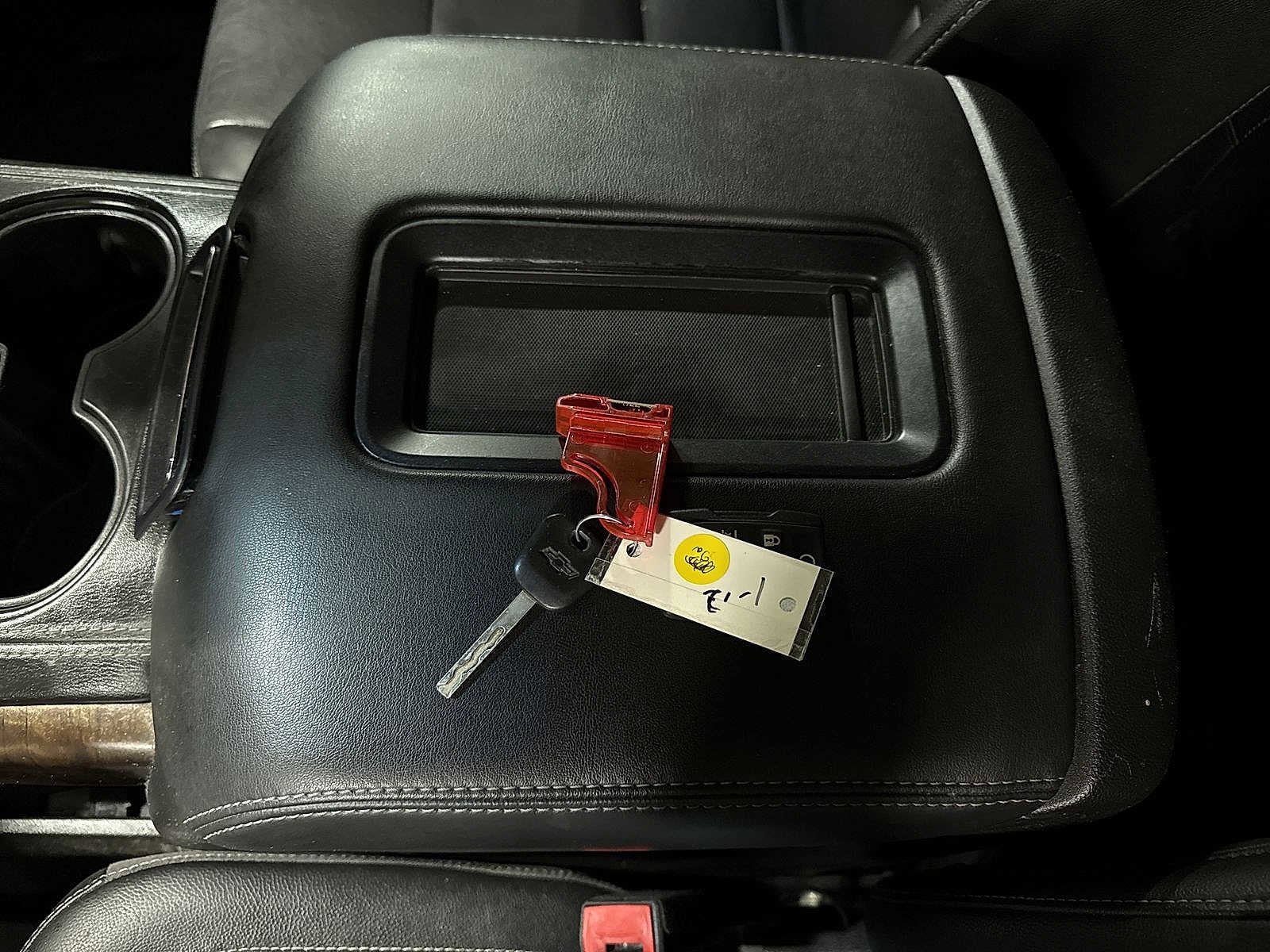 Thumbnail: 2017 Chevrolet Suburban - 36