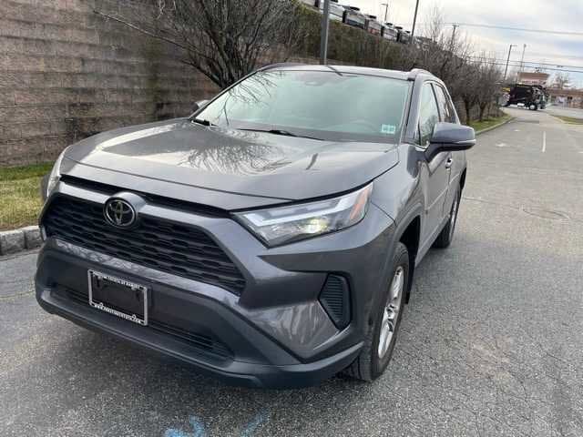 2022 Toyota RAV4 XLE's photo