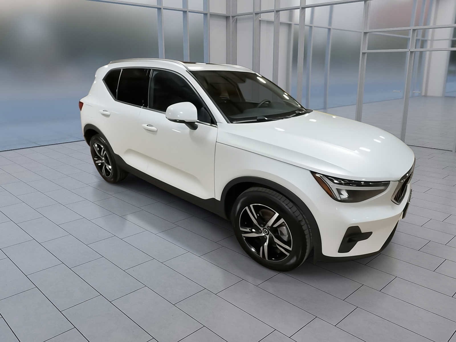 Thumbnail: 2023 Volvo XC40 - 2