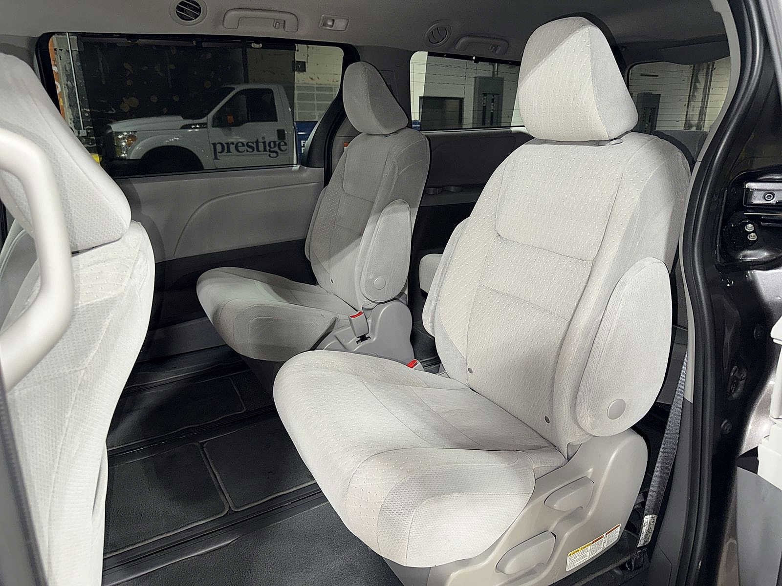Thumbnail: 2020 Toyota Sienna - 17