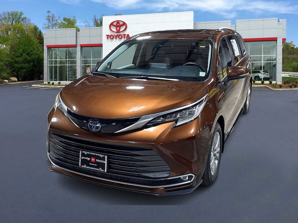Certified 2021 Toyota Sienna Limited 7 Passenger Van