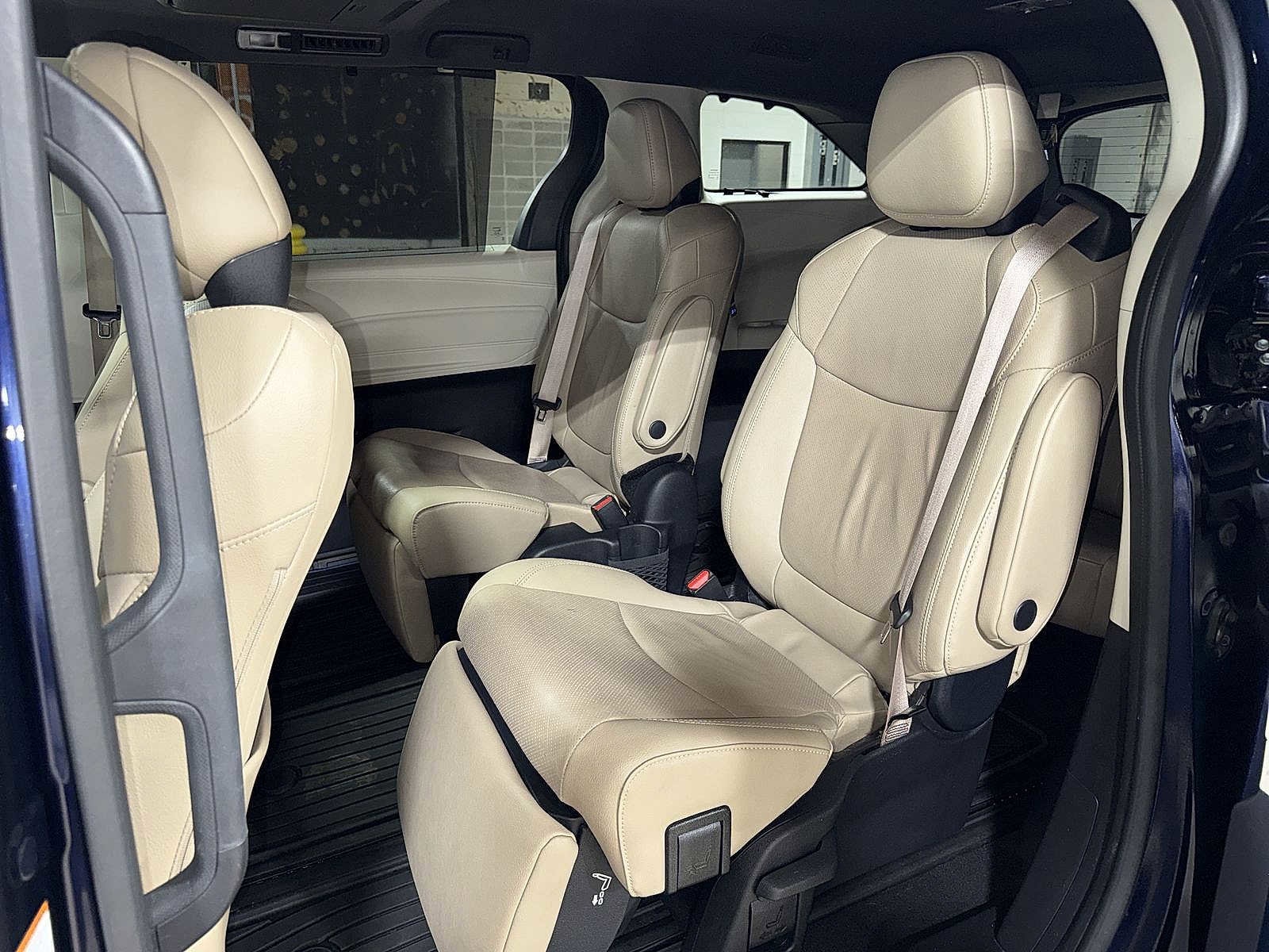 Thumbnail: 2023 Toyota Sienna - 17