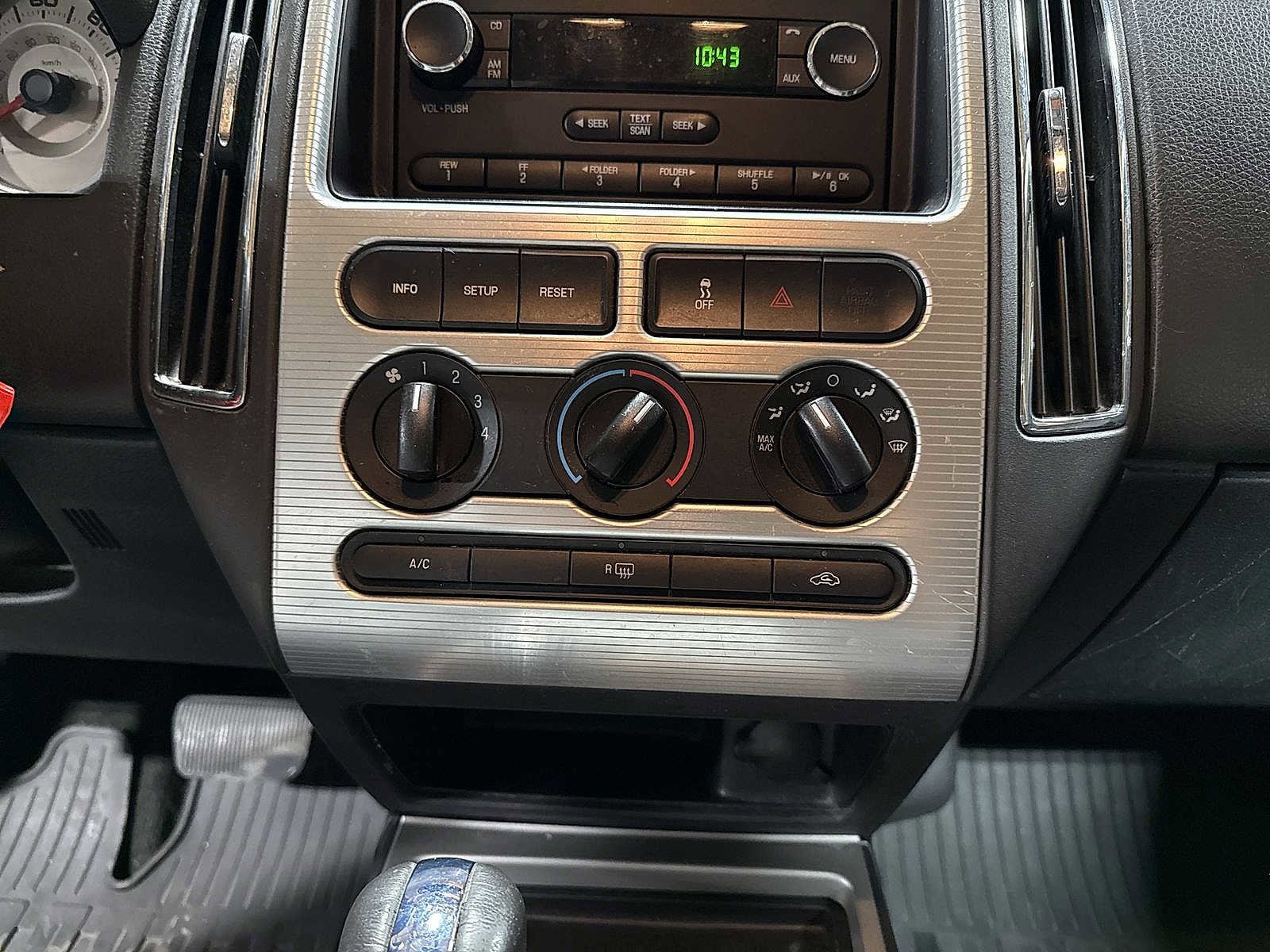 Thumbnail: 2010 Ford Edge - 21