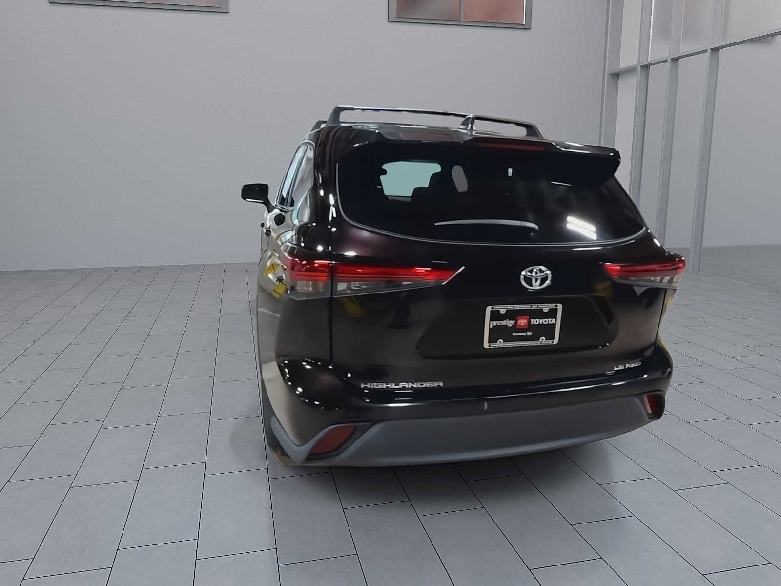Thumbnail: 2022 Toyota Highlander - 6