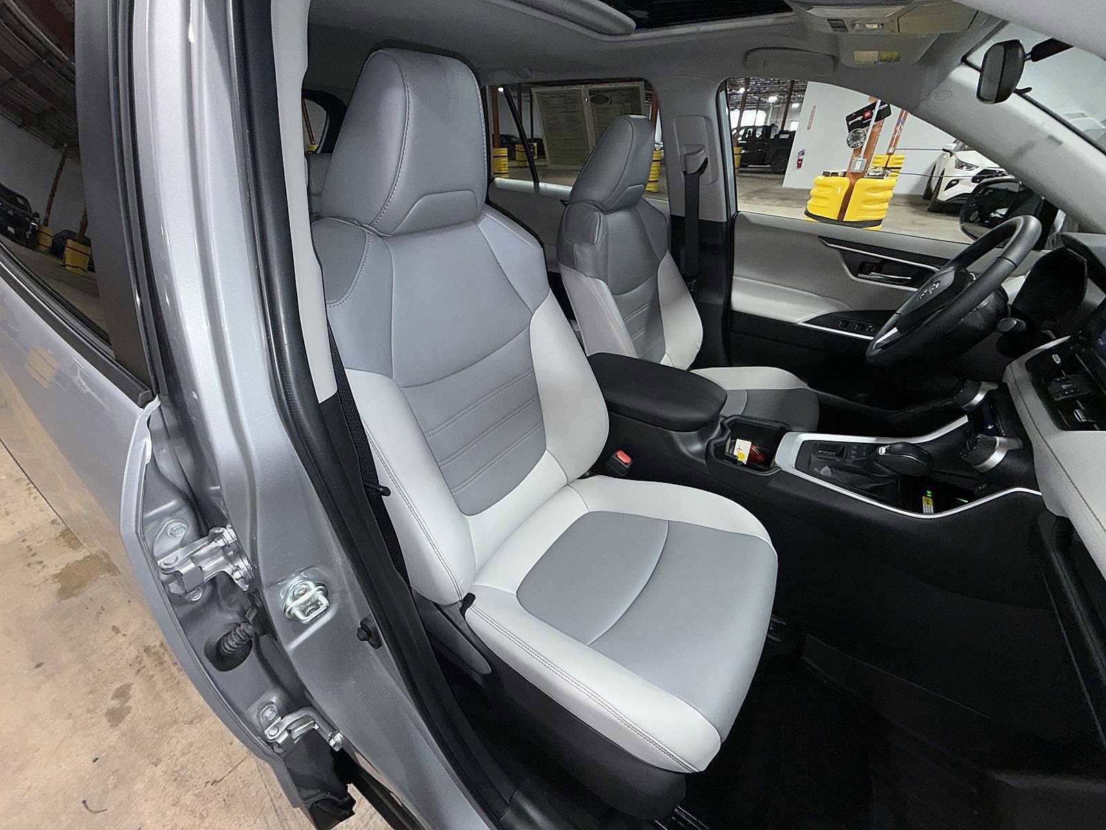 Thumbnail: 2022 Toyota RAV4 - 16