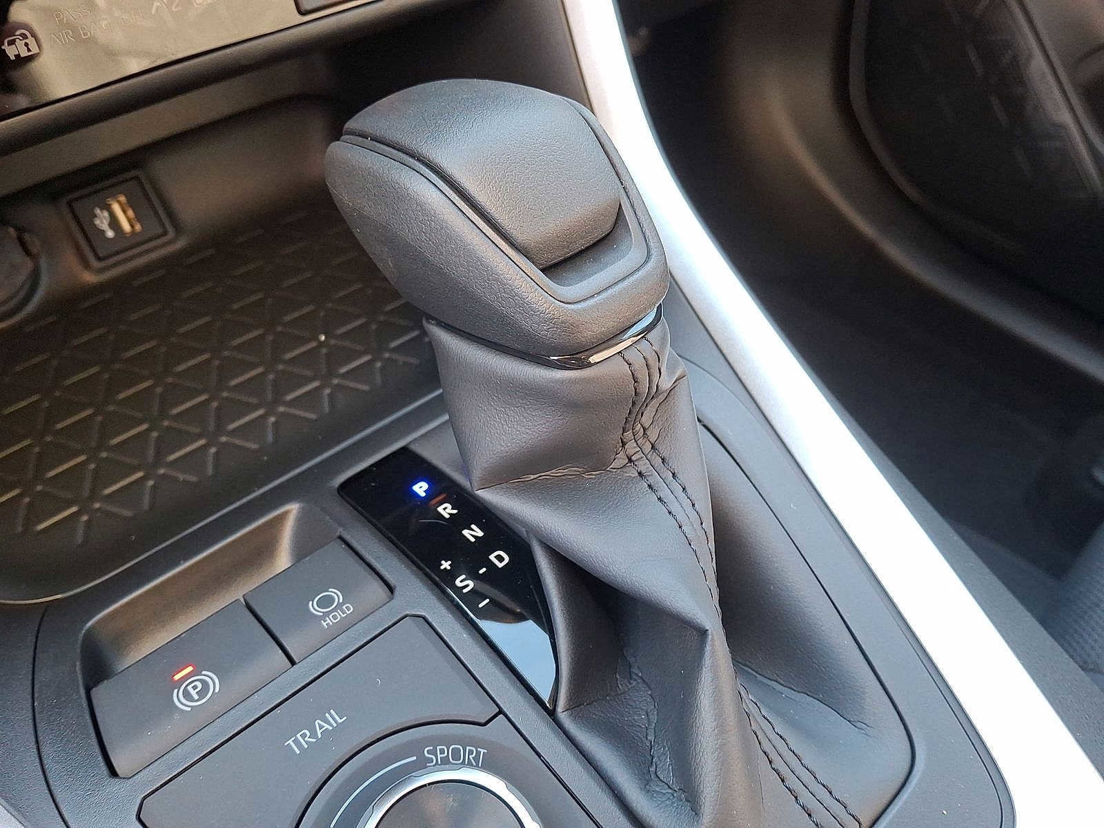 Thumbnail: 2025 Toyota RAV4 - 15