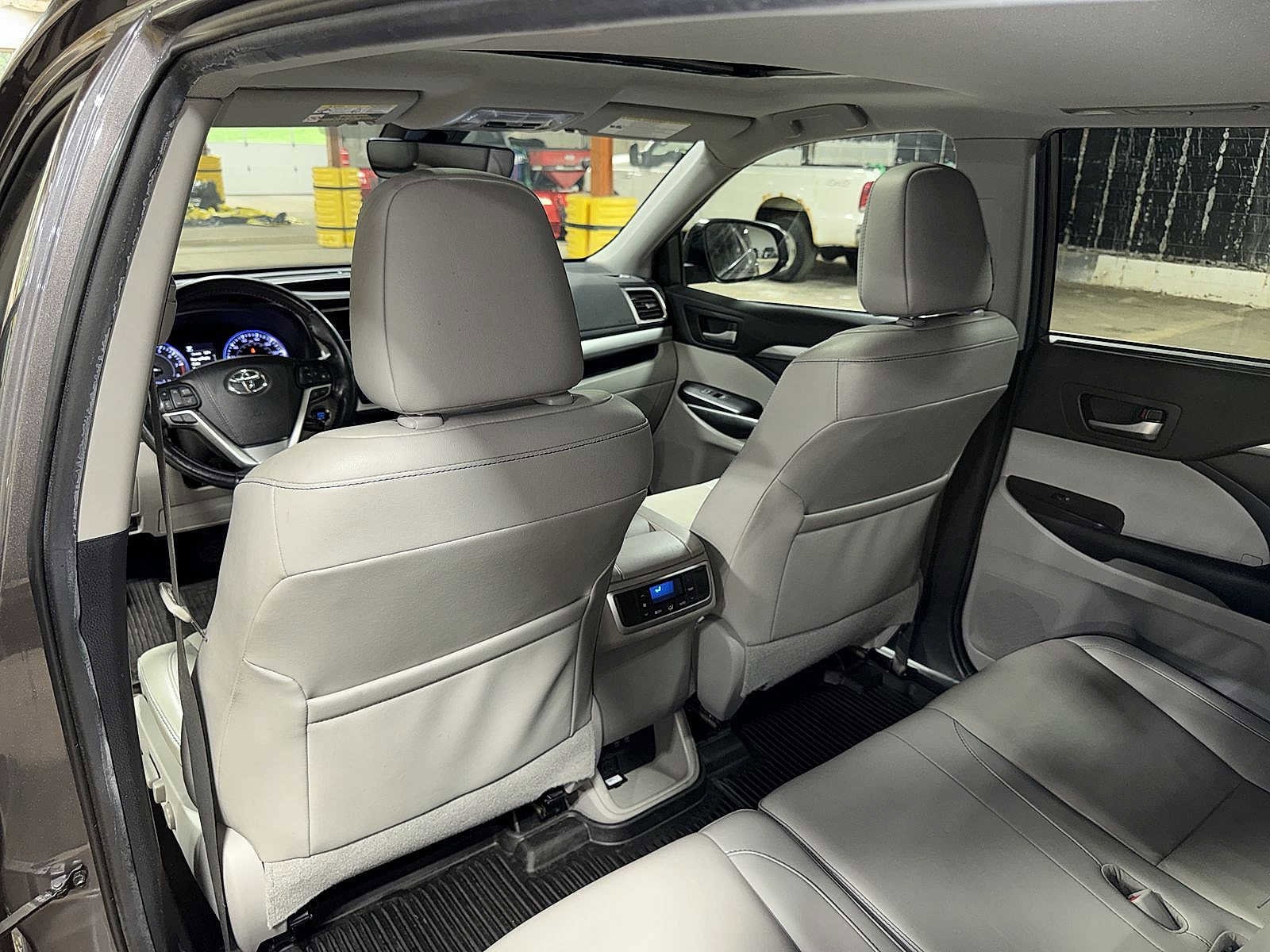 Thumbnail: 2019 Toyota Highlander - 29