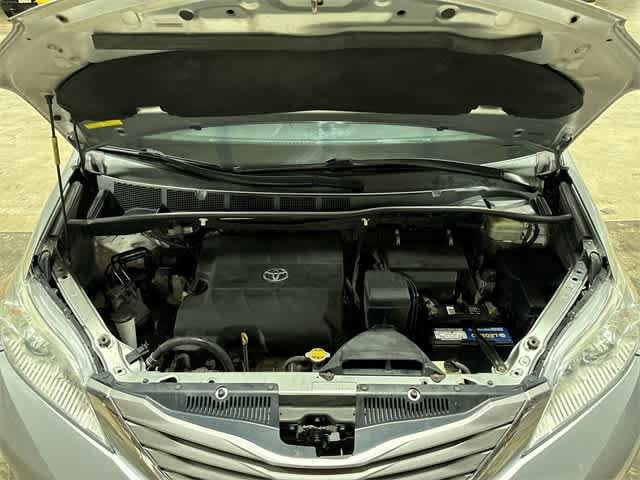 Thumbnail: 2015 Toyota Sienna - 12