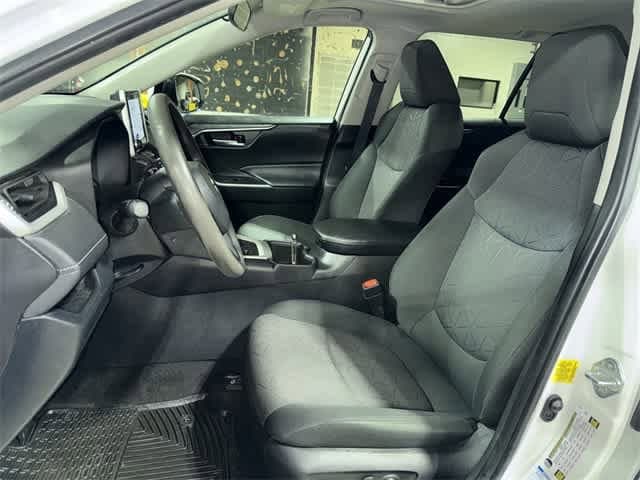 2023 Toyota RAV4 XLE 15