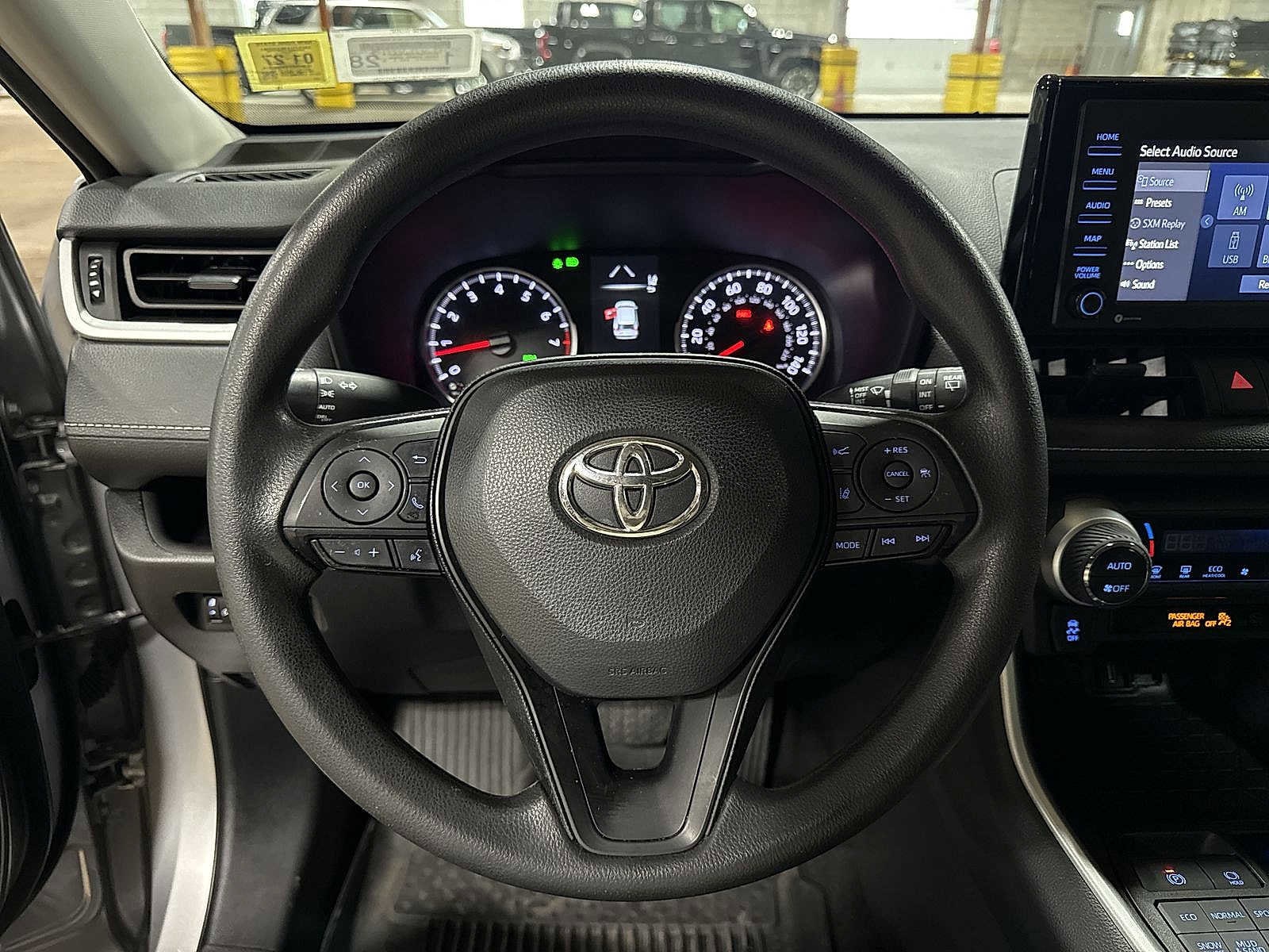 Thumbnail: 2022 Toyota RAV4 - 18