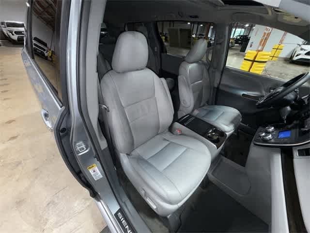 Thumbnail: 2015 Toyota Sienna - 16
