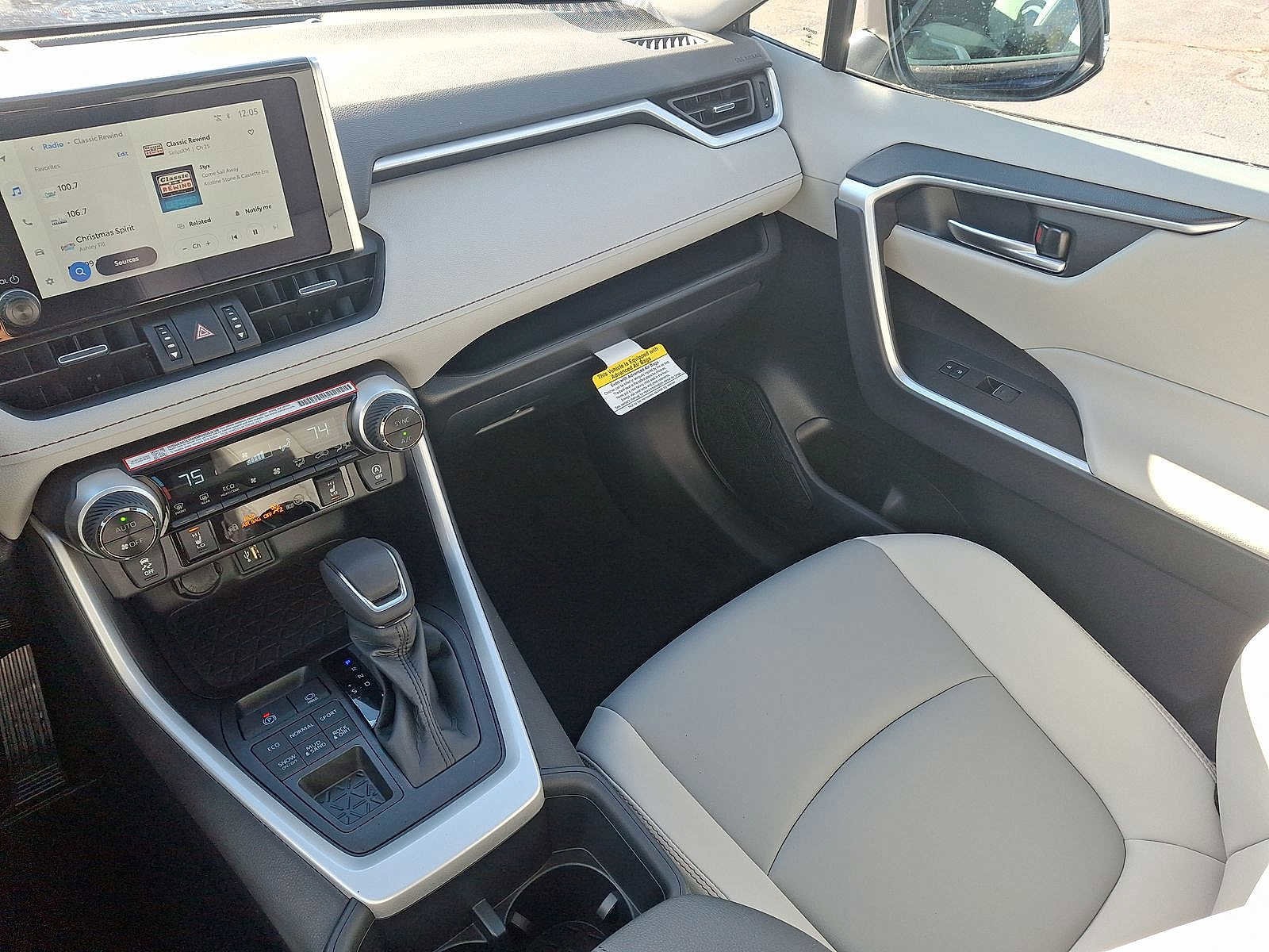 Thumbnail: 2025 Toyota RAV4 - 11