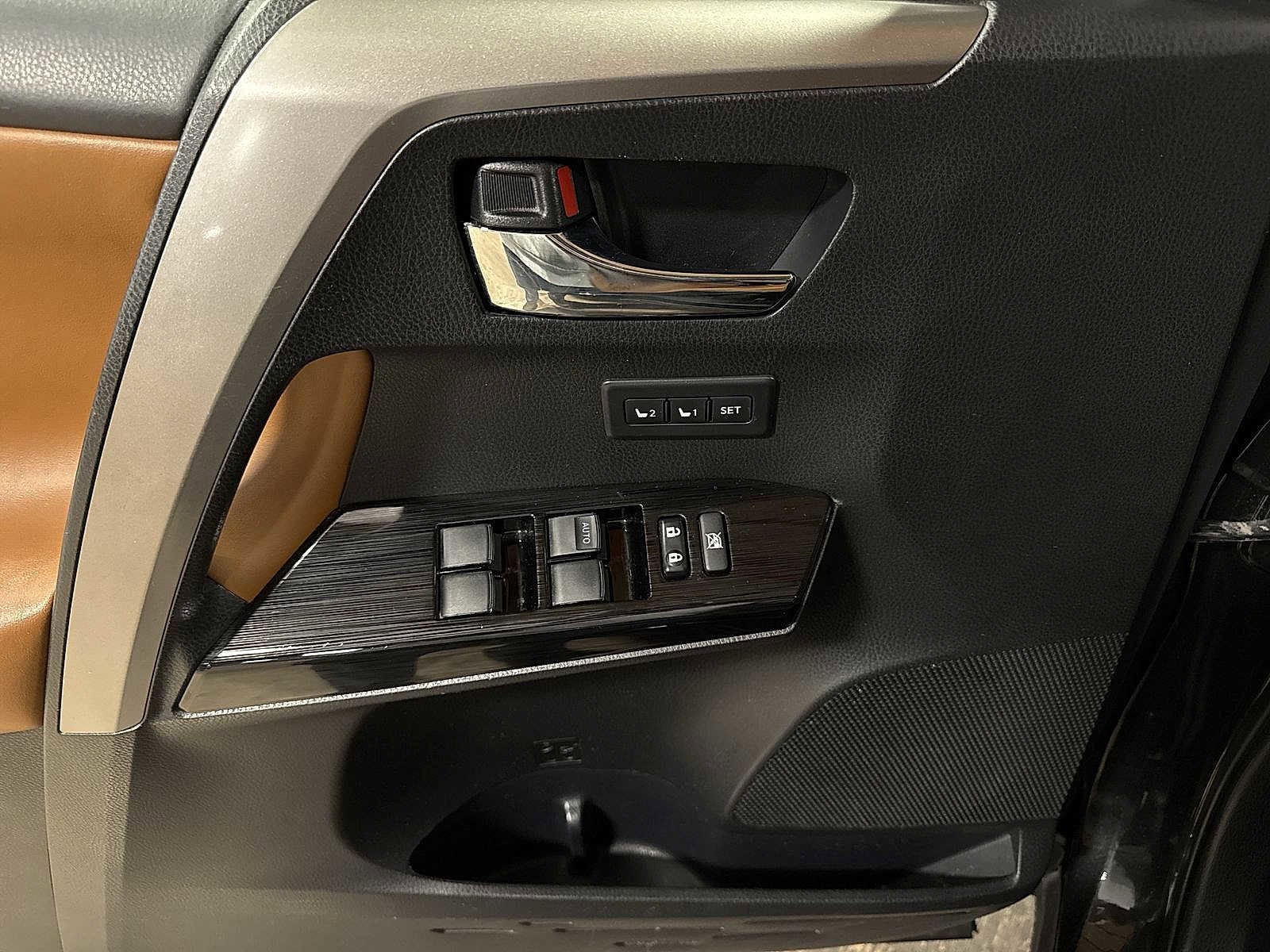 Thumbnail: 2017 Toyota RAV4 - 23