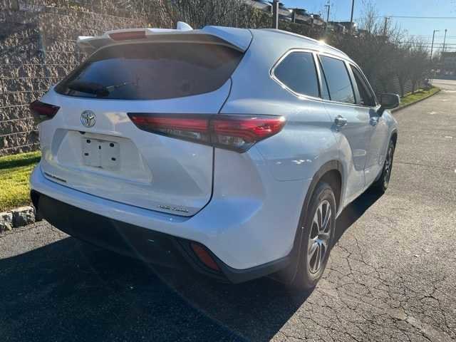 Thumbnail: 2023 Toyota Highlander - 6