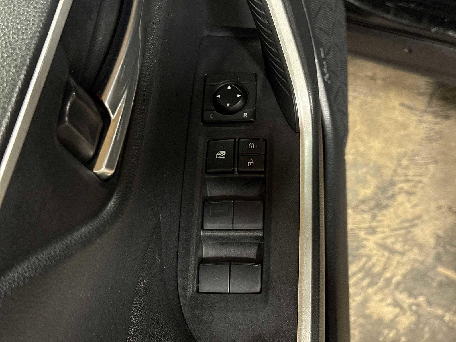 Thumbnail: 2019 Toyota RAV4 - 22