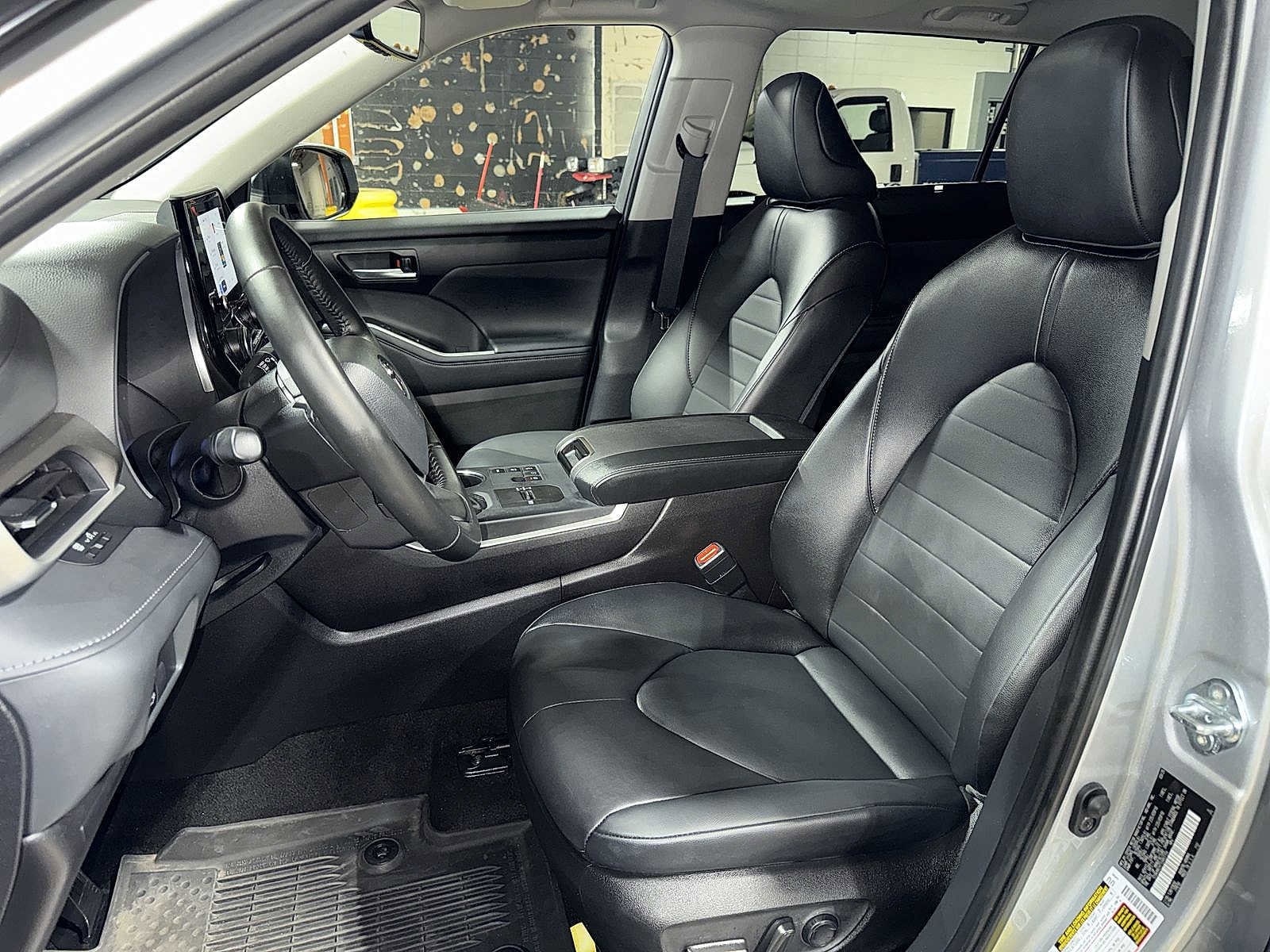 Thumbnail: 2025 Toyota Highlander - 15