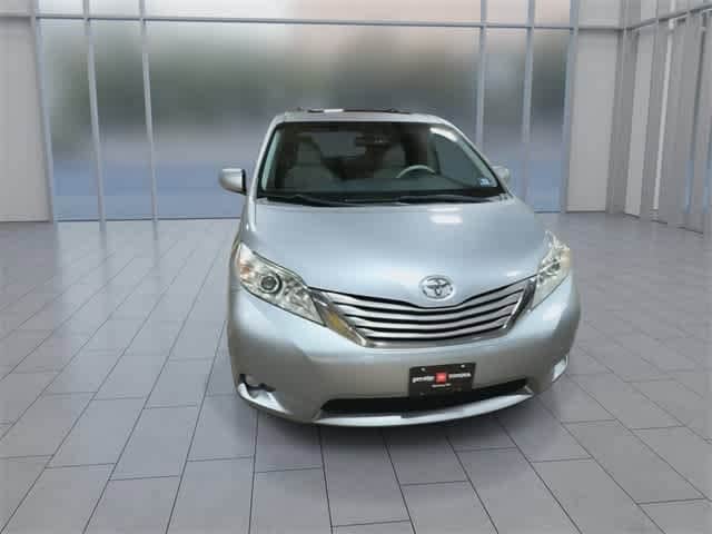 Thumbnail: 2011 Toyota Sienna - 3