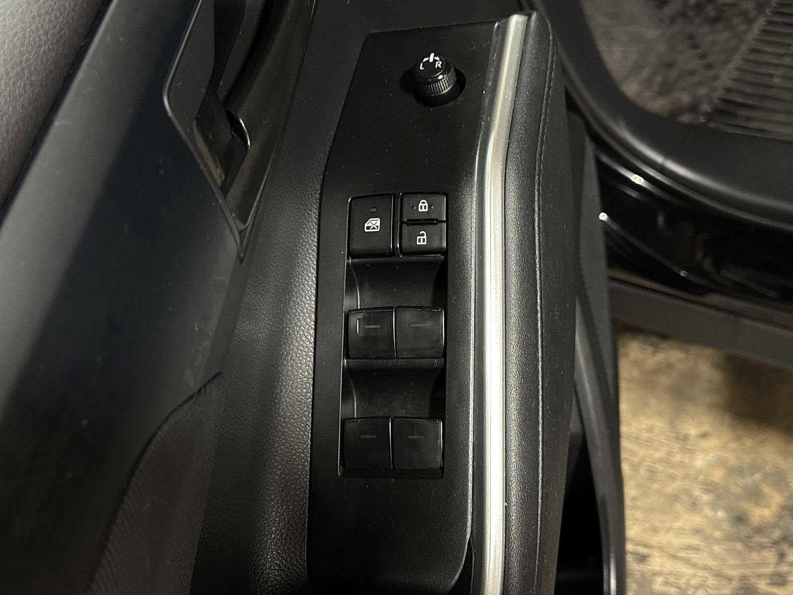 Thumbnail: 2023 Toyota Highlander - 23