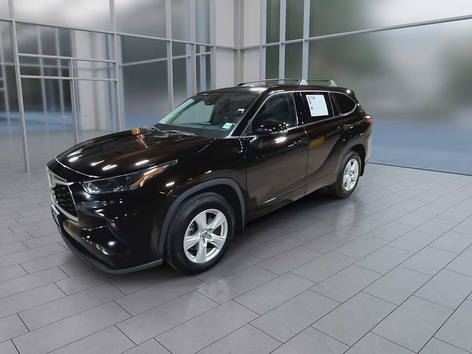 Thumbnail: 2022 Toyota Highlander - 3