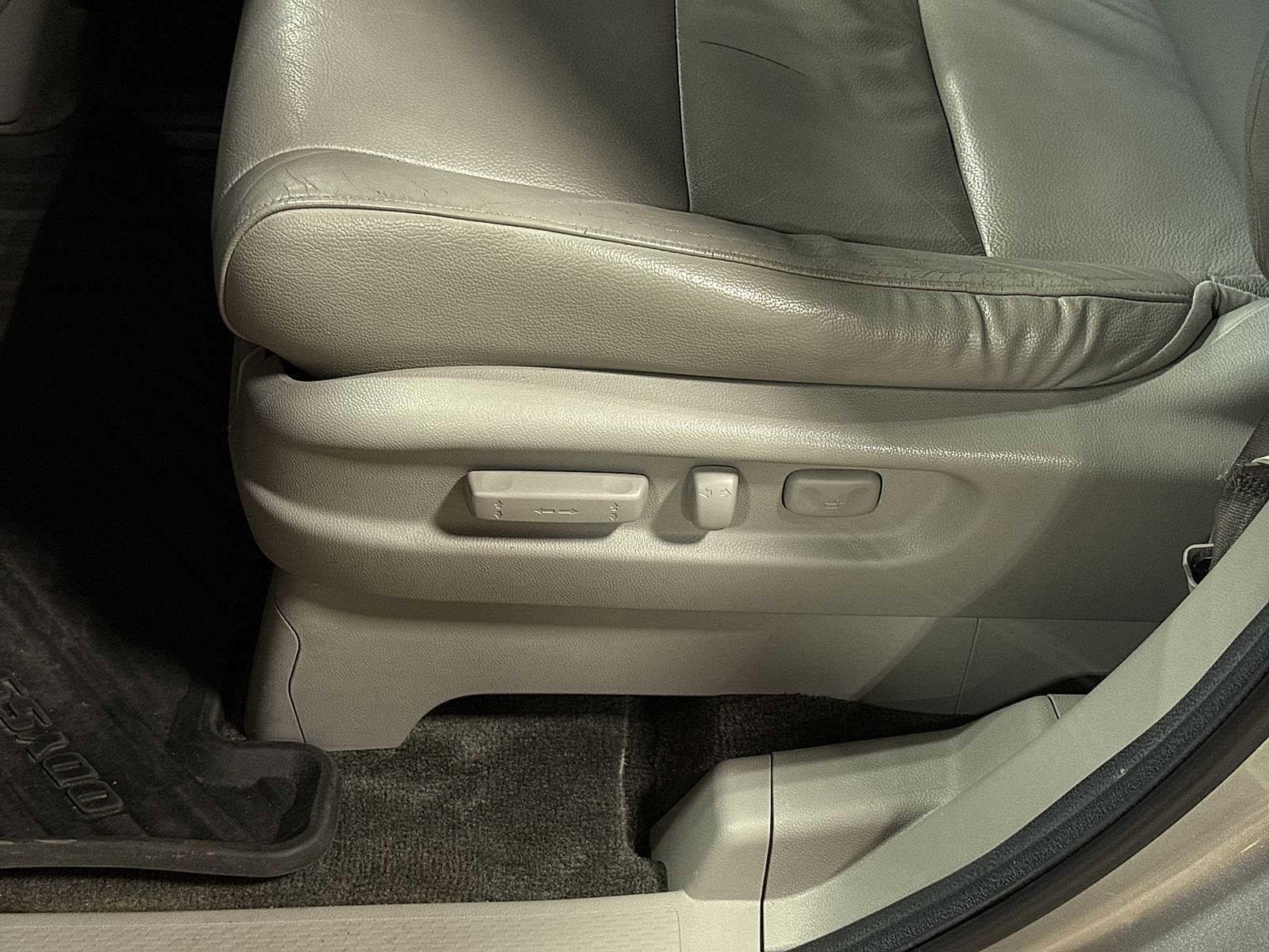 Thumbnail: 2012 Honda Odyssey - 24