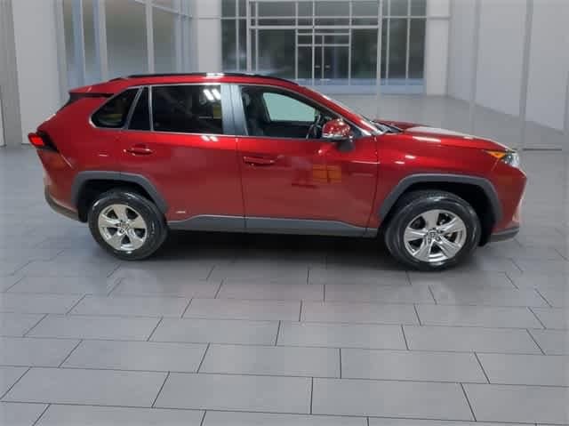 2022 Toyota RAV4 LE 9