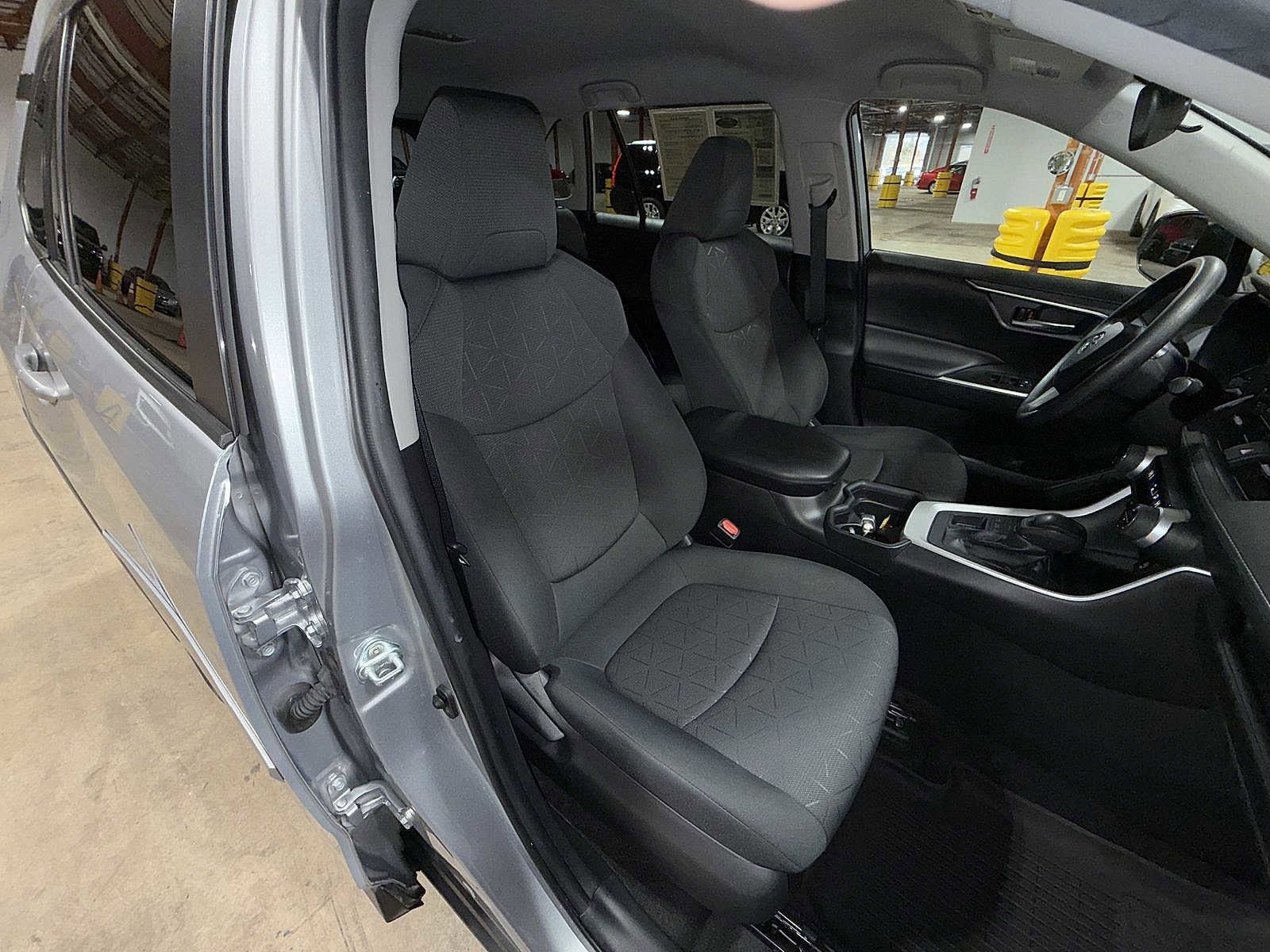 Thumbnail: 2021 Toyota RAV4 - 16