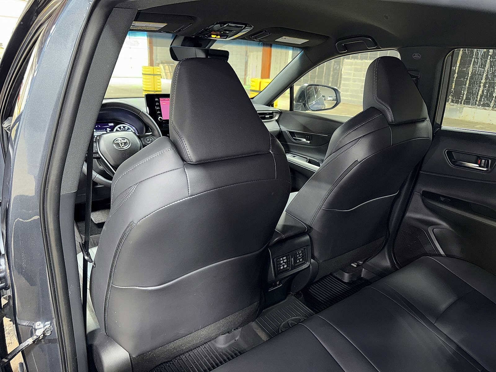 Thumbnail: 2022 Toyota Venza - 26