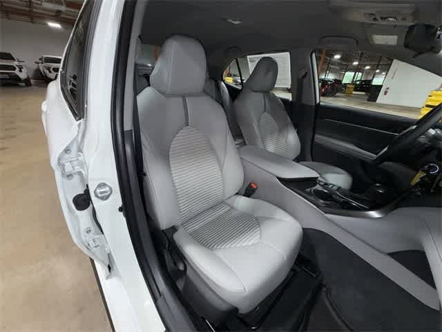 2022 Toyota Camry SE 16