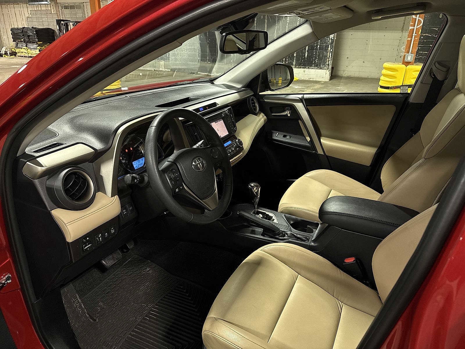 Thumbnail: 2015 Toyota RAV4 - 31