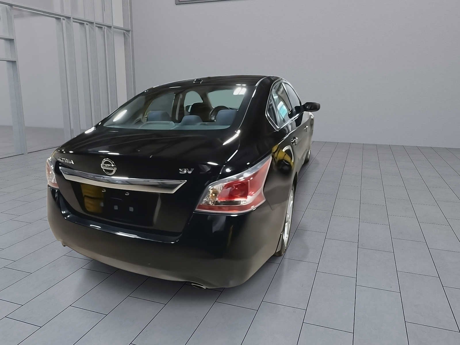 Thumbnail: 2015 Nissan Altima - 8