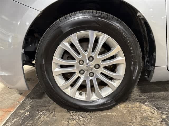Thumbnail: 2015 Toyota Sienna - 10