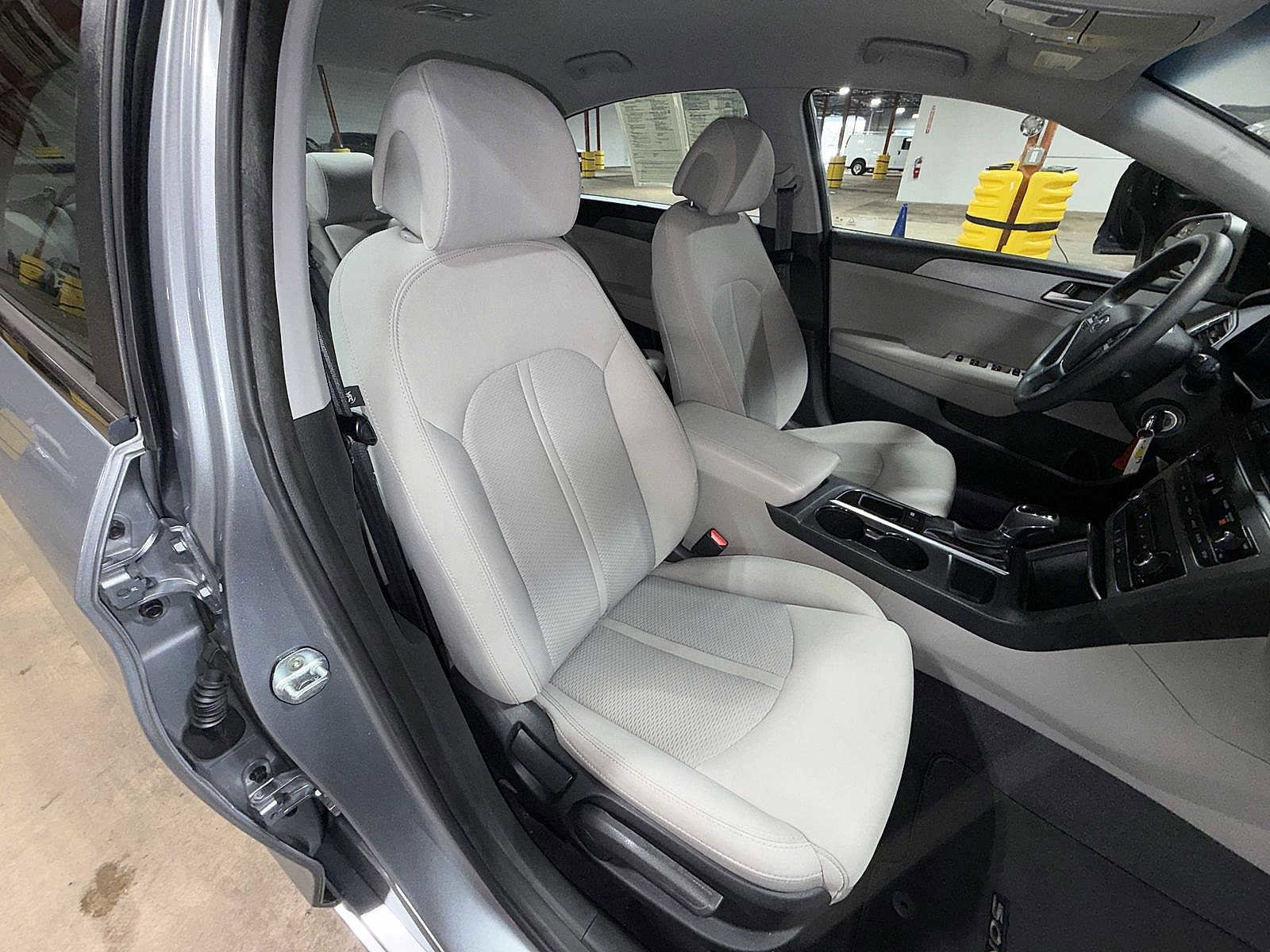 Thumbnail: 2016 Hyundai Sonata - 16